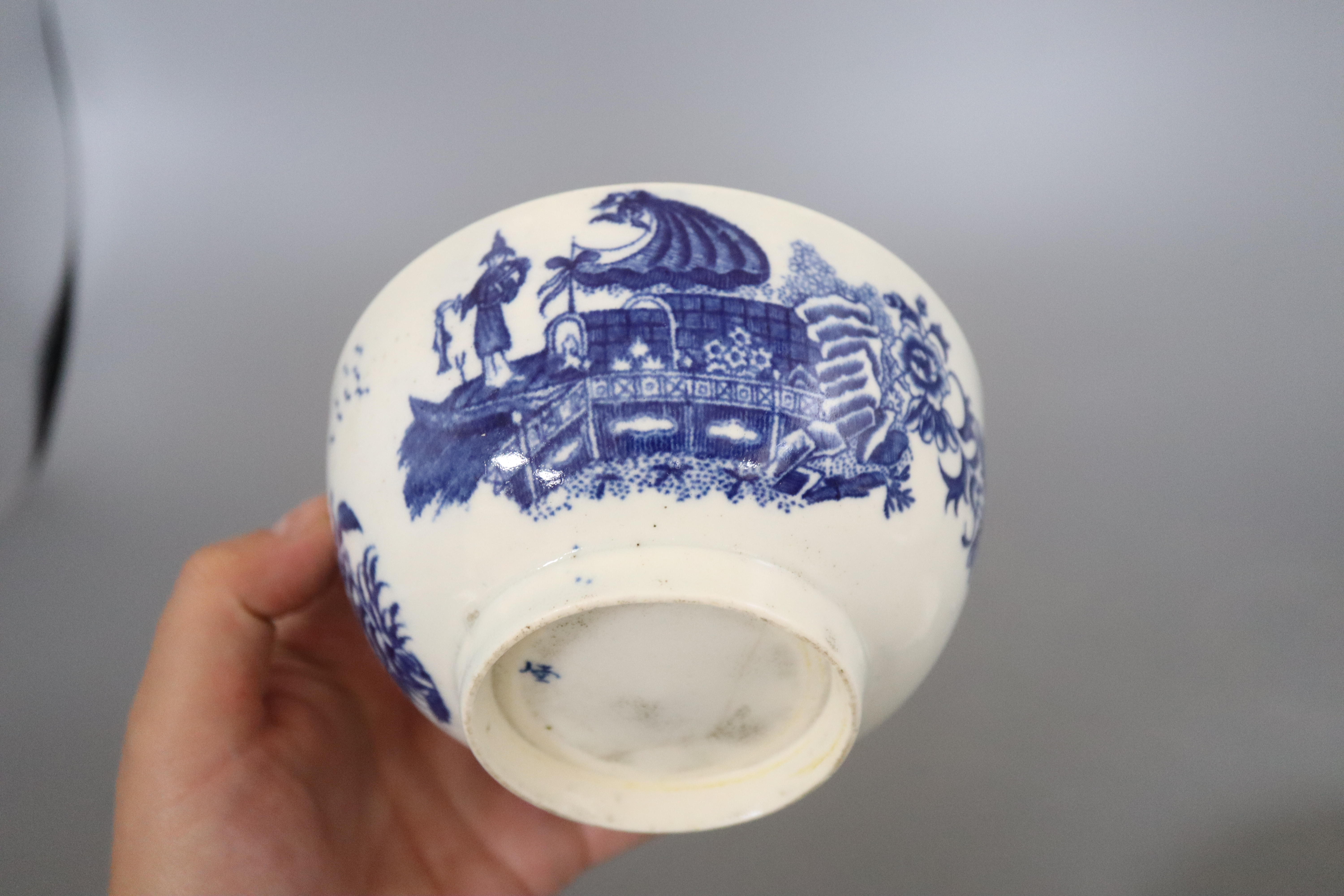 Two Chinese tea bowls, blue and white bowl diameter 12cm